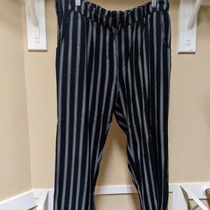 American Eagle Black + White Linen Capri Pant - Size XL